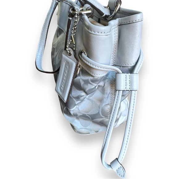 Coach Signature Nylon Adjustable/detachable crossbody. Light grey - Picture 4 of 13